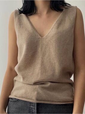 Bucci Cashmere 100% Cashmere V-Neck Vest